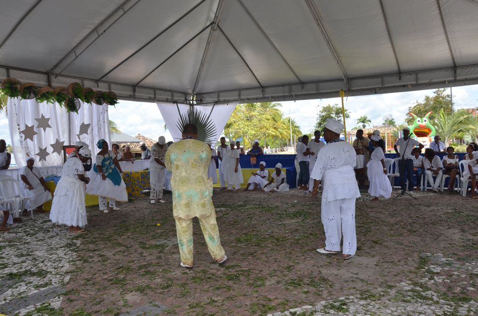 Festa da Sirilândia reuniu dezenas de pessoas para saudar a Rainha do Mar