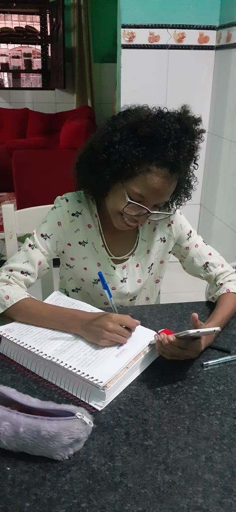 Alunos da Cruz Rios dão exemplo de dedicação aos estudos durante a quarentena