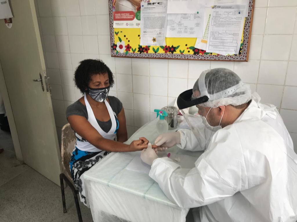 Trabalhadores do comércio essencial de Jabequara fizeram testes rápido para COVID-19, nesta sexta-feira (17)
