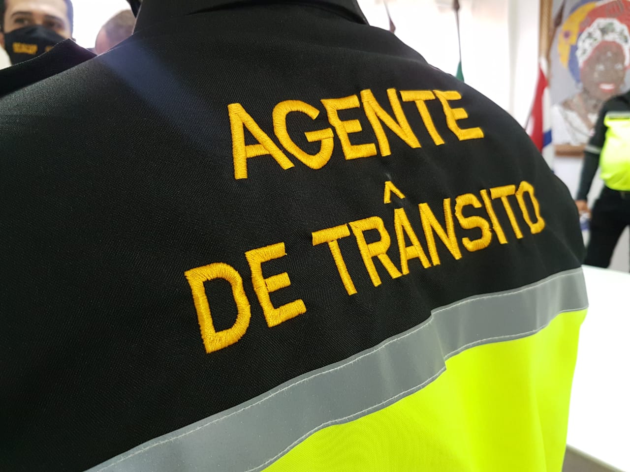 Prefeitura realiza entrega de fardamento para agentes de trânsito