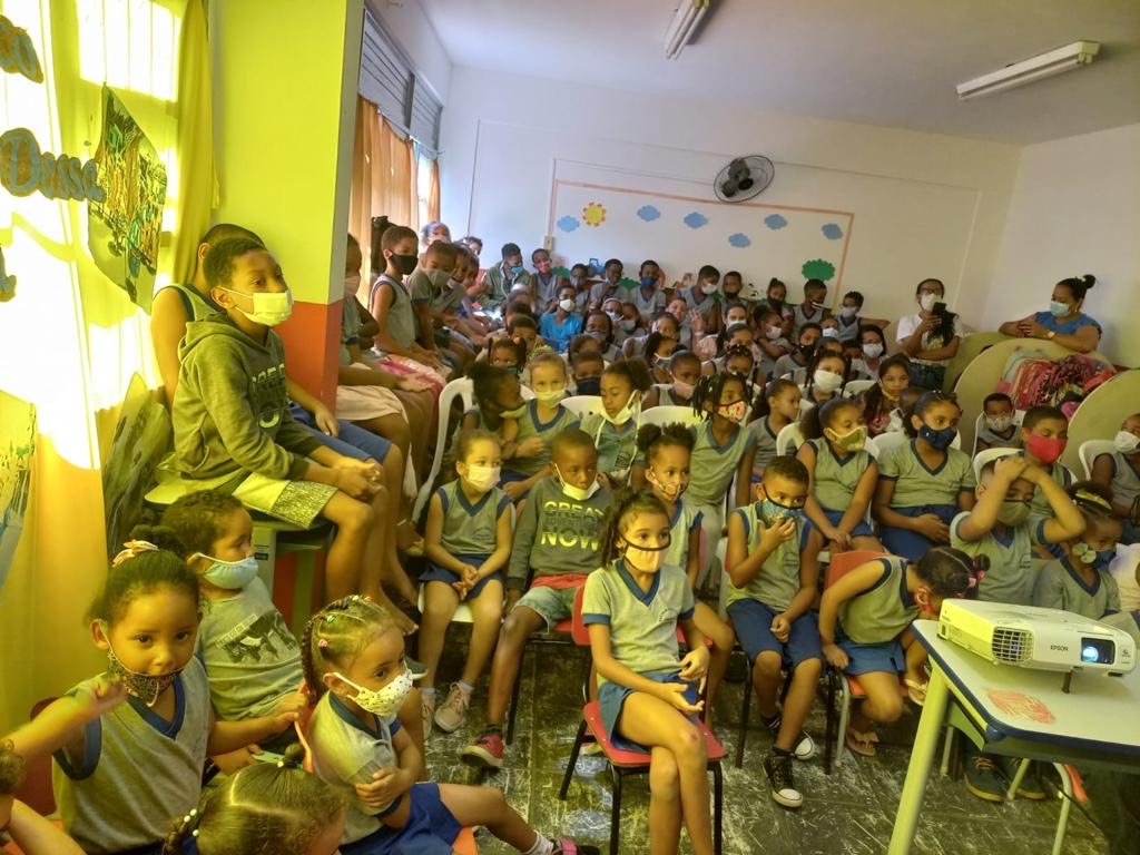 Com olhares atentos e curiosos, alunos do Município de São Sebastião do Passé, conheceram a história e a importância cultural de São Francisco do Conde