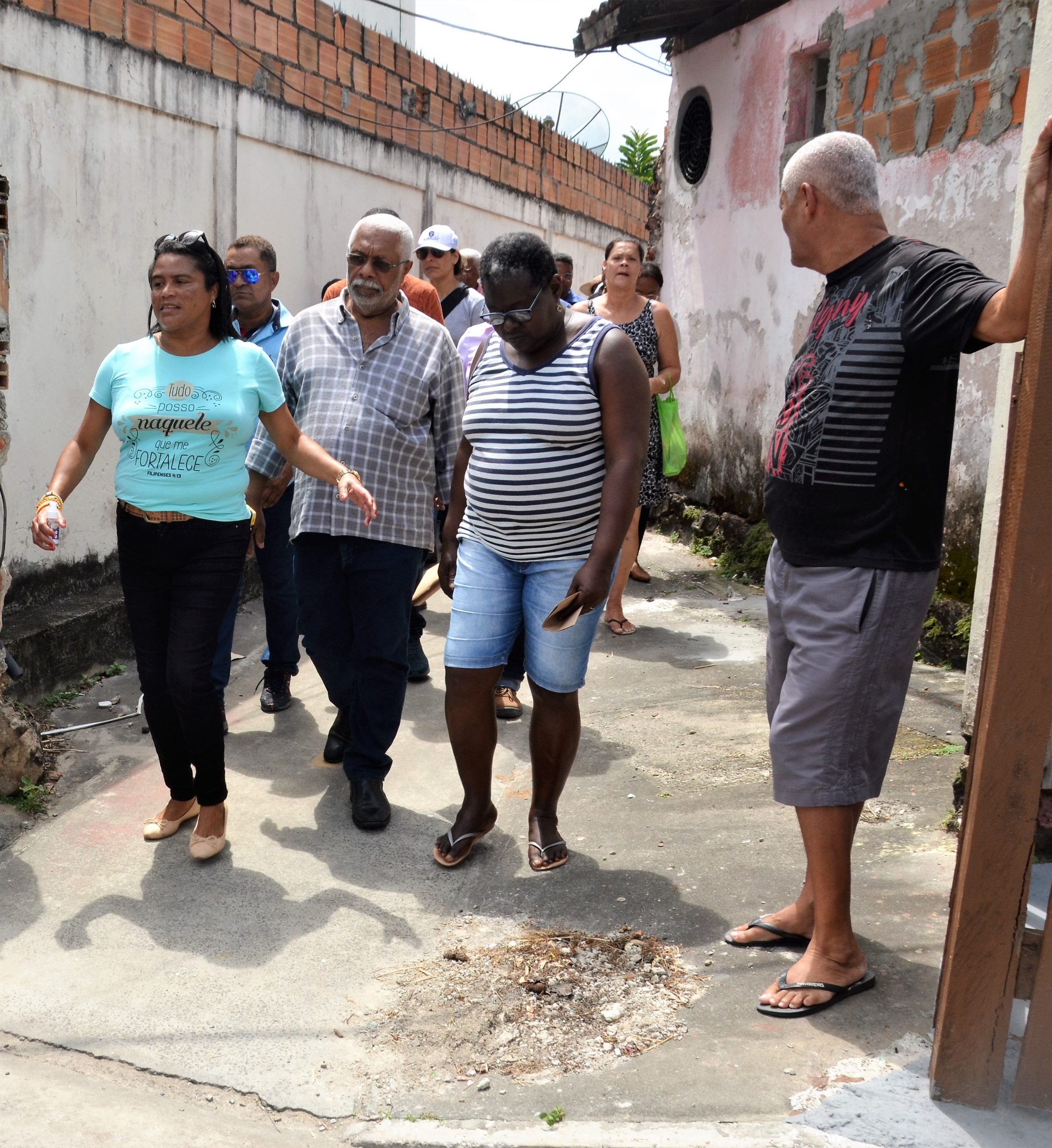 Gestão Participativa: Prefeito faz visita técnica e dialoga com moradores dos bairros de Paramirim e Coroado