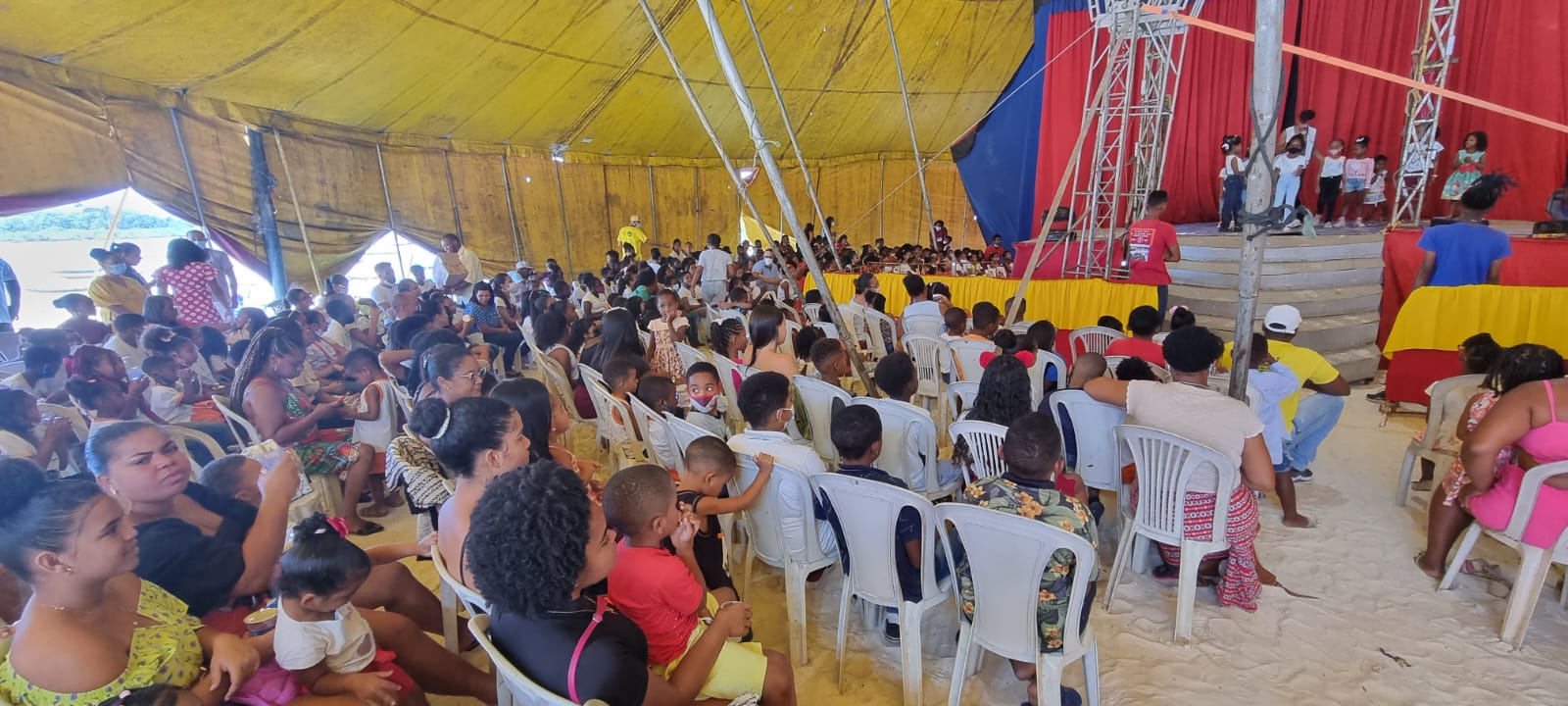 A Escola vai ao Circo: Crianças se encantam e se divertem com a arte circense