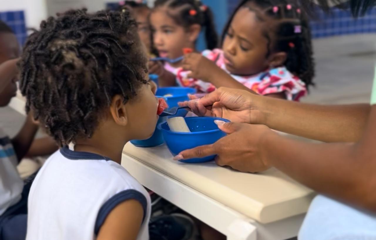 Mais de 6.500 alunos da rede municipal são beneficiados com produtos da agricultura familiar na merenda escolar