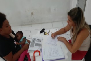 A Prefeitura, por meio da SEDES, realizou o CRAS Itinerante no Monte Recôncavo