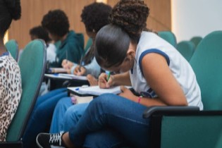 Concurso de Redação 2025: Câmara de Vereadores publica resultado final com ampla participação estudantil